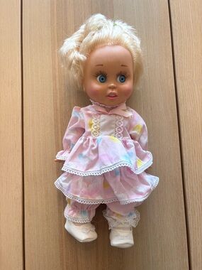 Vintage 1990! Collectable Baby Face doll, Innocent Cynthia with blue eyes! (P)